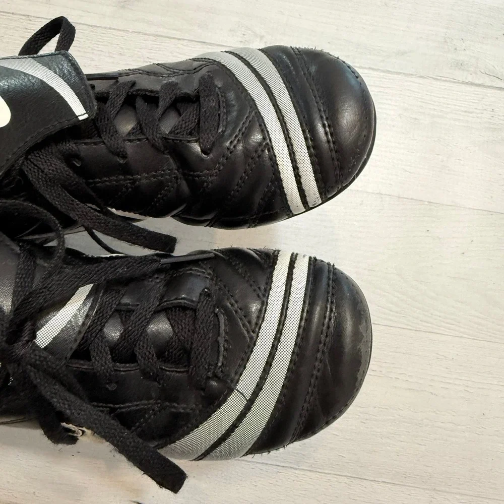 Nike 356917 011‎ JR Interchange FGR Soccer Cleats Colors Black White US Size 1.5